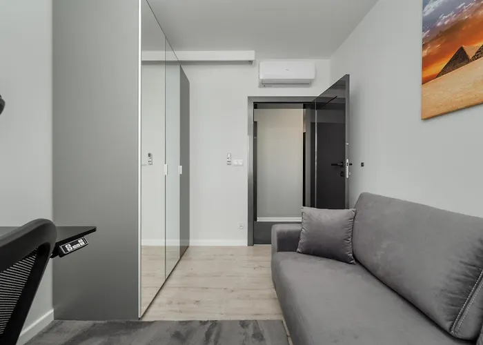 Luksusowy Apartament Z 3 Sypialniami, Klimatyzacja, Parkingiem I Biurkiem We Wroclawiu By Renters Prestige