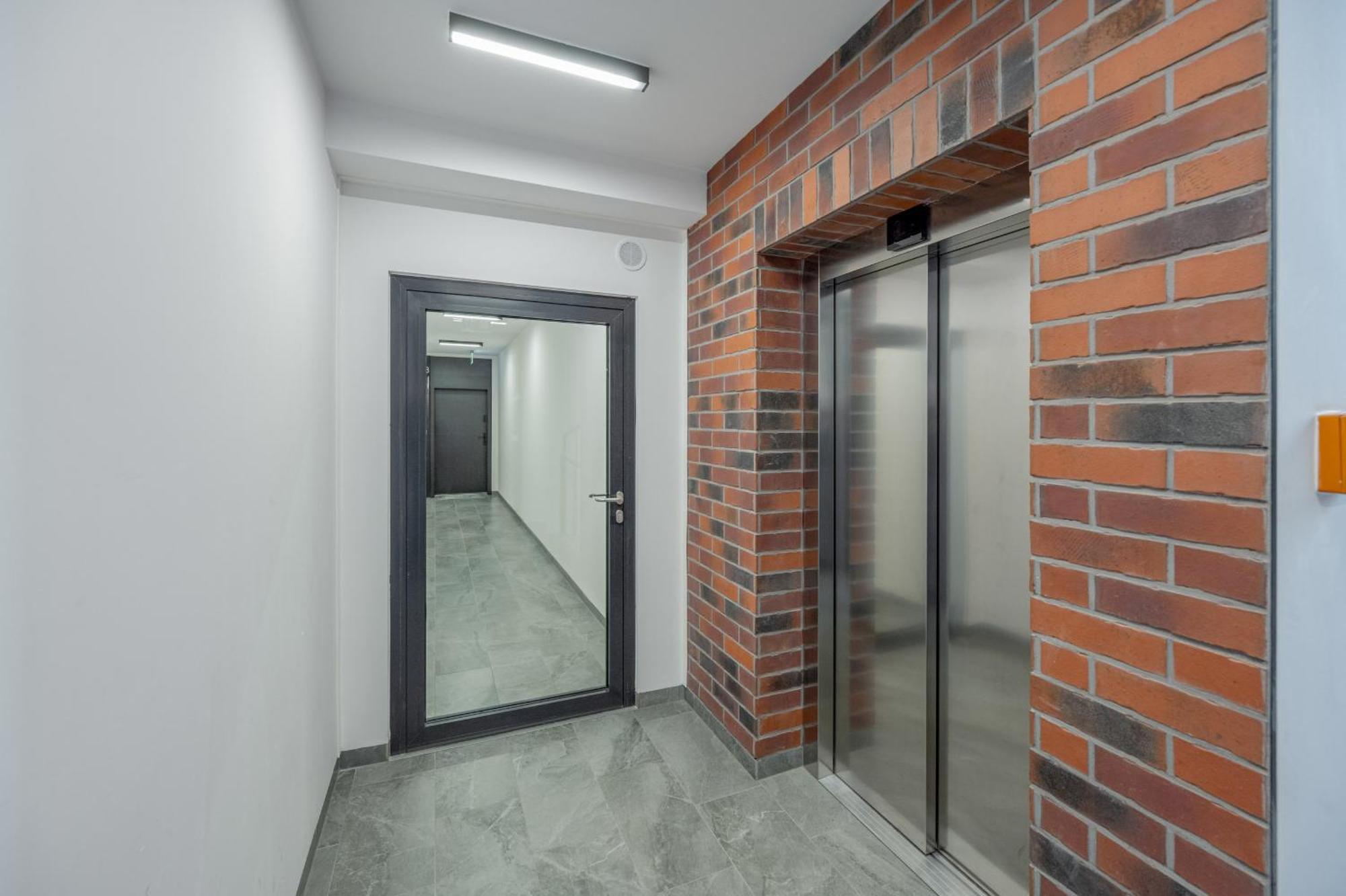 Luksusowy Z 3 Sypialniami, Klimatyzacja, Parkingiem I Biurkiem We Wroclawiu By Renters Prestige