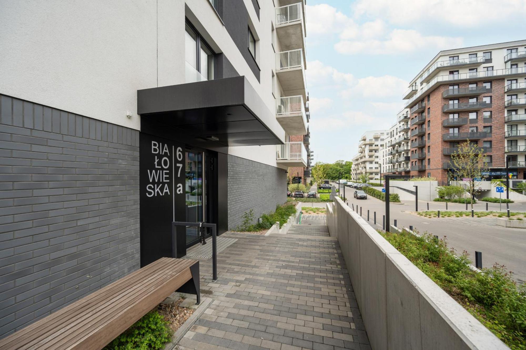 Luksusowy Z 3 Sypialniami, Klimatyzacja, Parkingiem I Biurkiem We Wroclawiu By Renters Prestige *