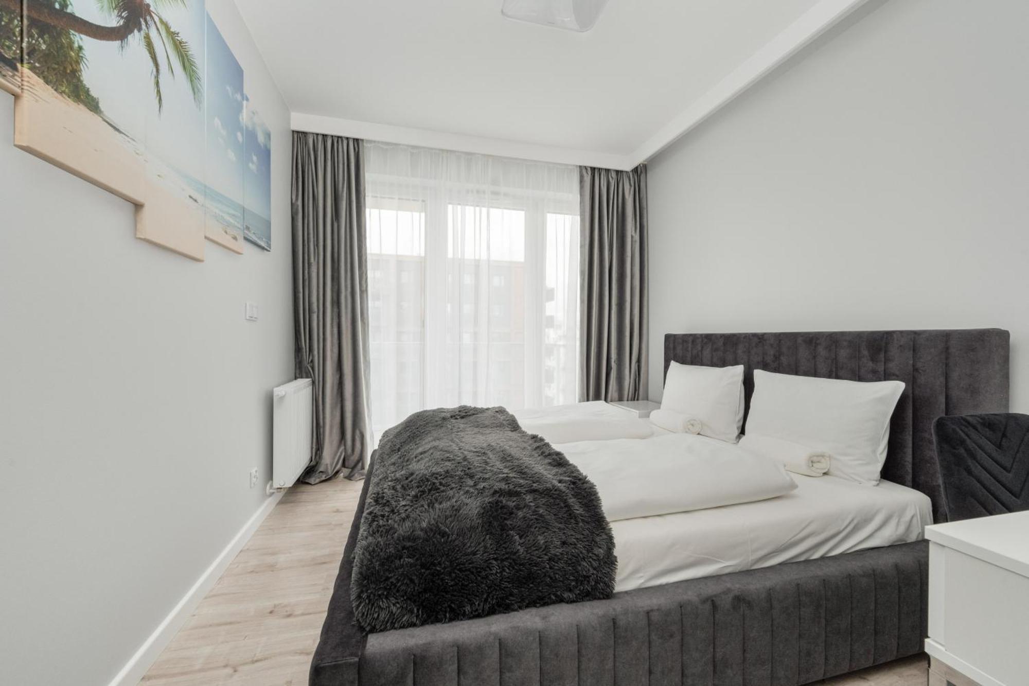 Luksusowy Z 3 Sypialniami, Klimatyzacja, Parkingiem I Biurkiem We Wroclawiu By Renters Prestige *